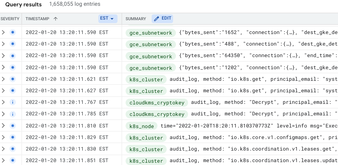 El Explorador de registros muestra registros precedidos de texto verde
tipos de recursos.