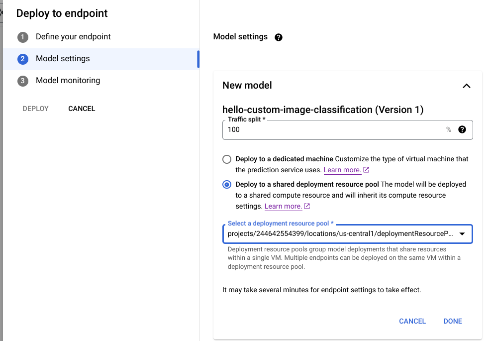 Modulo delle impostazioni del modello, con la suddivisione del traffico impostata su 100 ed Esegui il deployment in un pool di risorse di deployment condiviso selezionato